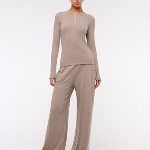 Abercrombie Long-Sleeve Cozy Lounge Knit Tuckable Henley Top in Taupe Gray, M.